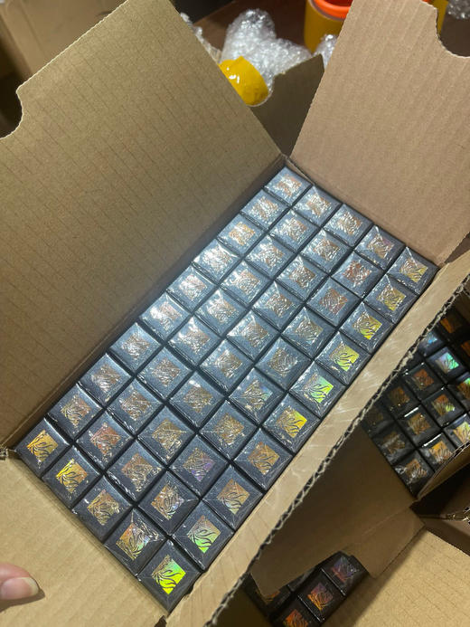 正品！【传奇今生红樱桃健康唇膏】温控变色，滋润保湿，亮泽自然，淡化唇纹四效合一!有效修复唇部干裂，脱皮，发暗等问题 商品图2