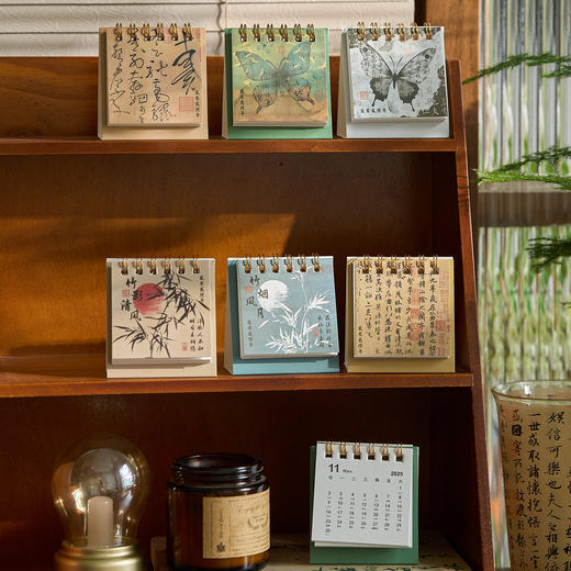 【超值3本❗️2026款迷你日历】墨染芳华系列，图案和文字更有质感，双环金属线圈，台历小巧随心掌握，古风桌面小台历diy装饰摆件6款QQ2026马年新年款 商品图2