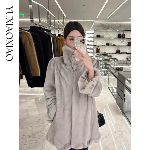 余潇潇【时光魅影】轻奢气质磁吸领半抽刀工艺翻领中长款水貂皮草 商品图2