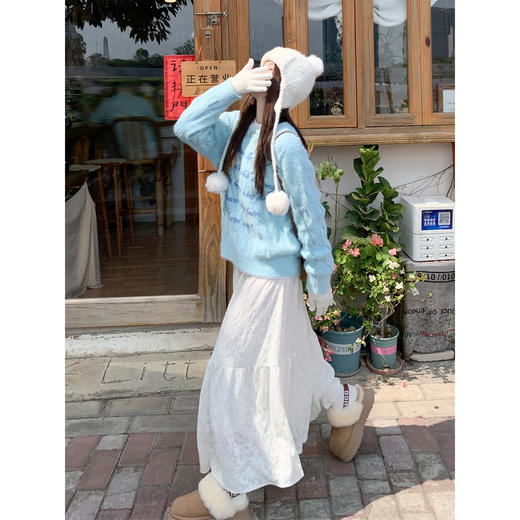 【169元任选2件】现货！蓝色字母圆领毛衣 商品图3