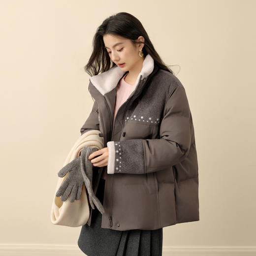 【严选】诗凡黎拼接仿羊羔毛保暖面包服2025冬新款防风立领短款轻薄羽绒服7GA380341 商品图3