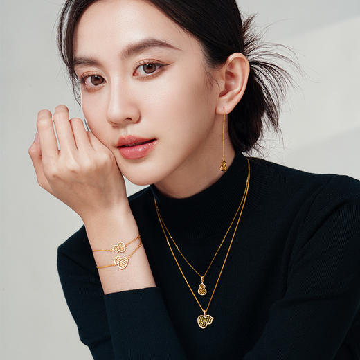 【八方衔运纹】【 玲珑宝葫 】钻石世家  玲珑宝葫系列 足金葫芦镶钻耳饰 【黄金产品不支持无理由退换货】预计3-5天发货 商品图10