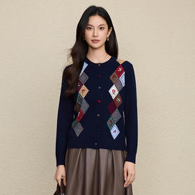 「自」全新升级【铂金会员367/天猫489/差价122】(03146)洛诗琳羊毛提花圆领开衫2025秋冬新品撞色菱形格纹针织外套