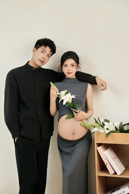 重庆【十月日记】孕妈照0元免费拍！精修5张+孕妈服装2套+整体造型2次+宝爸服装1套 商品图8