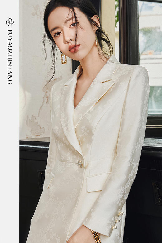 FUYAO扶摇 新中式提花连衣裙女长袖西装裙斜纹肌理感国风浮雕裙子 商品图5