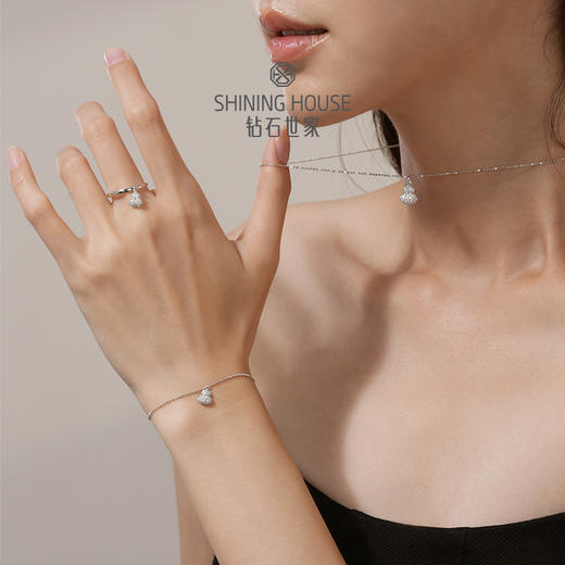 【实心款】【 玲珑宝葫 】钻石世家 玲珑宝葫系列 18K金葫芦镶钻项链 18K金葫芦镶钻戒指 18K金葫芦镶钻手链【单吊坠，上图仅为搭配示意】不支持无理由退换货 预计3-5天发货 商品图0