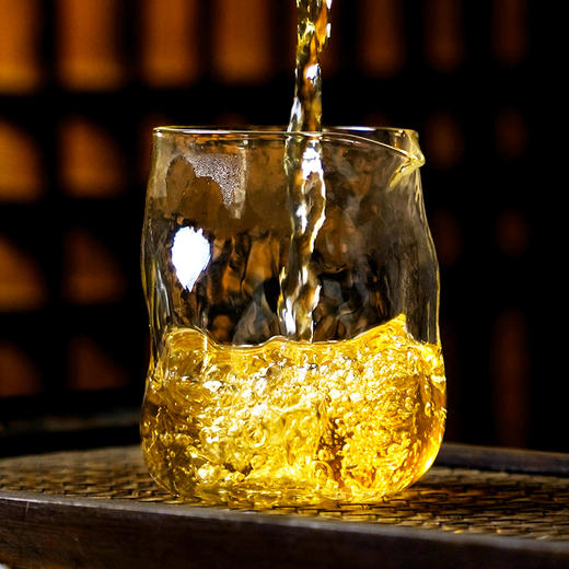 10月30日中午12点【老班章单株】2025年头春头采勐海茶区老班章古树单株，规格：100克*5饼整提出售，赠送高端实木礼盒包装 商品图3