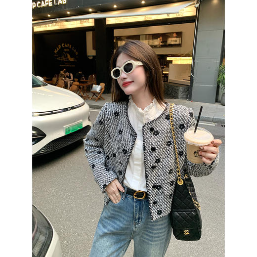 【269元任选2件】现货！成本巨贵，拍下包赚！黑色绣花小香风外套 商品图10