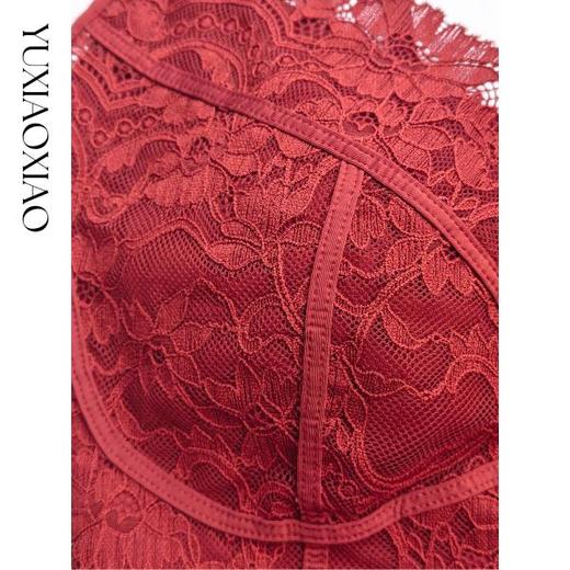 余潇潇【蕾丝甜梦】时尚百搭弹力舒适蕾丝内搭V领吊带胸垫可拆卸 商品图2