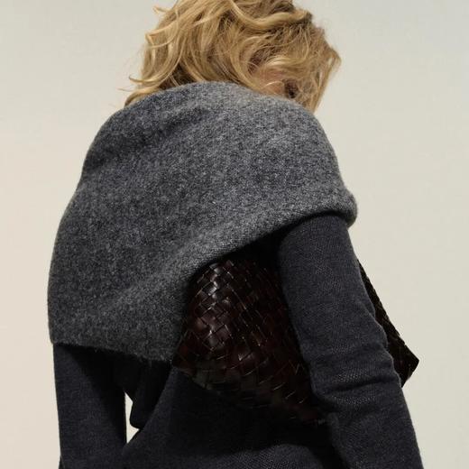 岚束·纯色羊毛三角披肩 ｜点亮日常穿搭，兼具时髦与保暖！（3-5天发货） 商品图2