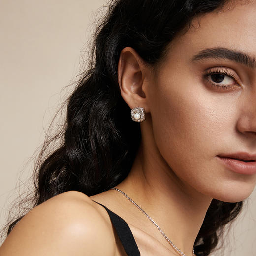 【阿娇-钟欣潼&蒋勤勤同款】Retro Chic 意大利时尚复古首饰 金丝珍珠耳钉（2色可选） 商品图2