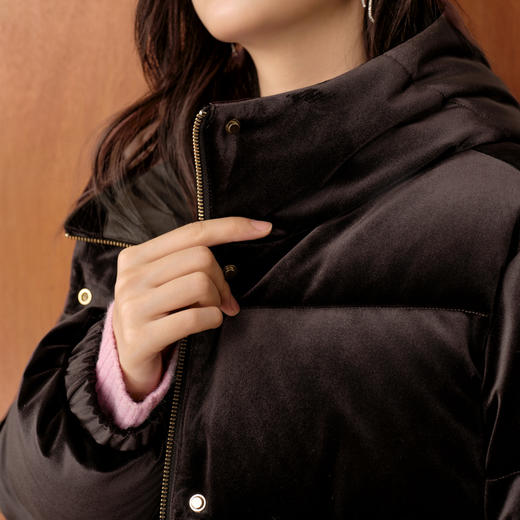 【严选】诗凡黎经典丝绒哑光短款羽绒服2025冬新款加厚保暖防风连帽面包服7GA380351 商品图3