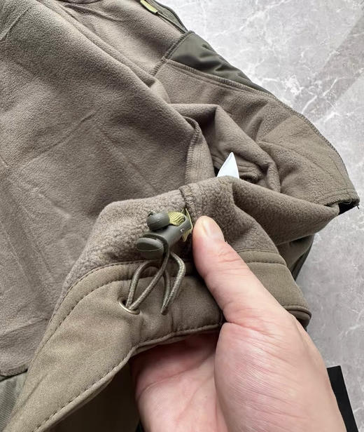 全新正品外贸小众品牌内里加绒防风防水男士户外运动软壳冲锋夹克
尺码XS-L 商品图3