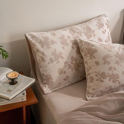 冬季保暖花千朵牛奶绒三四件套高级感加厚雕花床单被套床笠床品 商品图1