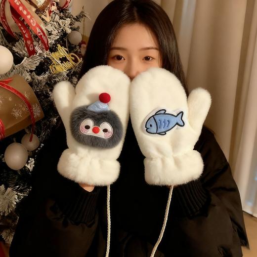 可爱毛绒手套 女款加绒学生骑车冬天挂脖企鹅防寒保暖连指全包手套 商品图2