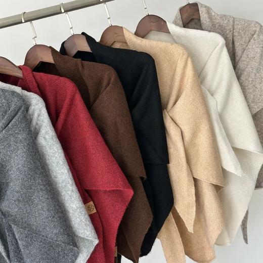 岚束·纯色羊毛三角披肩 ｜点亮日常穿搭，兼具时髦与保暖！（3-5天发货） 商品图5