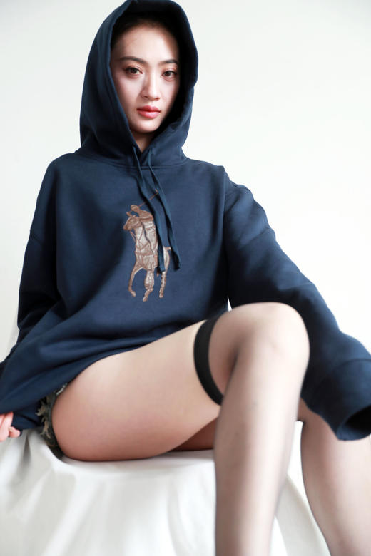 复古皮标连帽衫，加厚又加绒。连帽设计牛皮图案嵌花卫衣C102860 商品图8