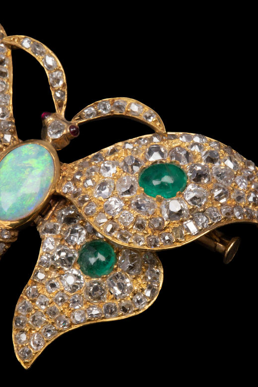 独角鹿西洋古董1880年代欧洲出品蝴蝶造型18K黄金镶嵌欧泊石祖母绿红宝石及钻石胸针 商品图4