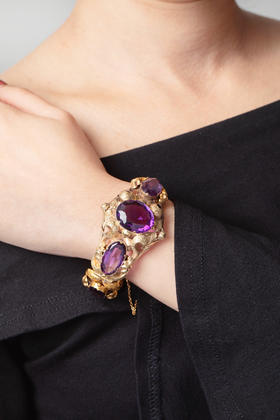 独角鹿西洋古董1850-1870年代欧洲出品古典卷叶花卉纹14K黄金精雕镶嵌紫水晶手镯