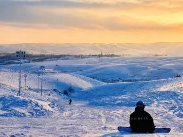 冬天的北疆美哭！娃说比夏天震撼！【雪域北疆·蓝调伊犁寒假亲子营】精品小团，1家1越野车，住库尔德宁雪景木屋，寻赛里木湖蓝冰秘境，畅滑4S级国际雪场，看冰雪大世界~早鸟立减1000！ 商品图11