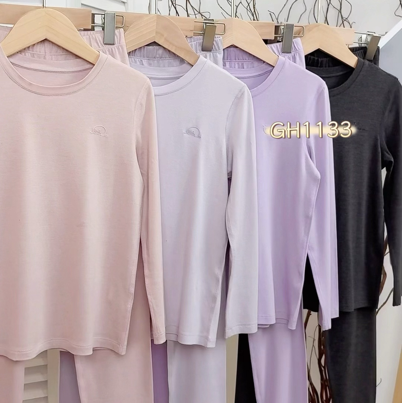 🔥怒推系列‼️超薄羊绒套装，66.5%(羊绒蛋白)28.5%莫代尔5%氨纶，非常适合爱出汗的孩子们。