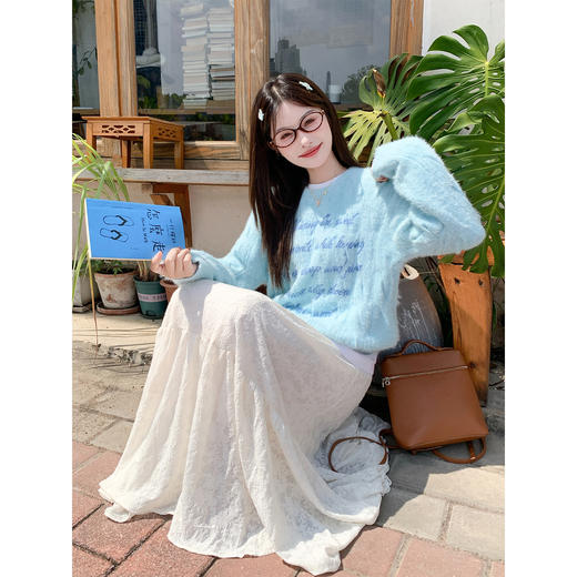 【169元任选2件】现货！蓝色字母圆领毛衣 商品图2