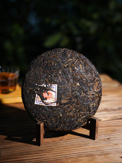 重磅老生茶【库存过半！！】【易武古董老生茶】2005年名山古树春茶，20年陈全世界！打着灯笼去找也找不到这个价格！错过定会后悔拍大腿产品，357克/饼 七饼/提 商品图3