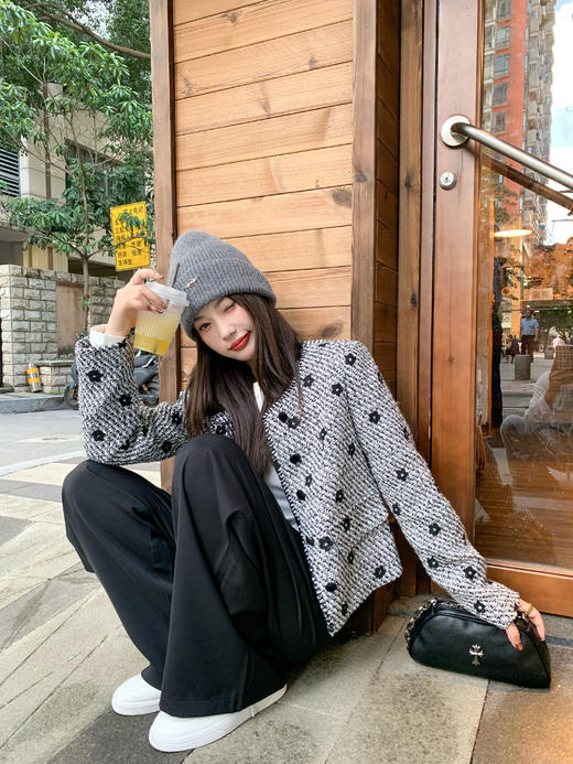 【269元任选2件】现货！成本巨贵，拍下包赚！黑色绣花小香风外套 商品图7