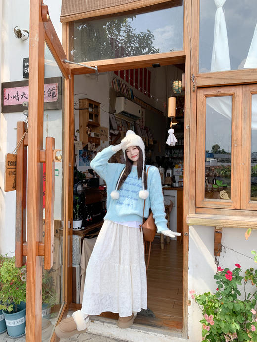 【169元任选2件】现货！蓝色字母圆领毛衣 商品图6