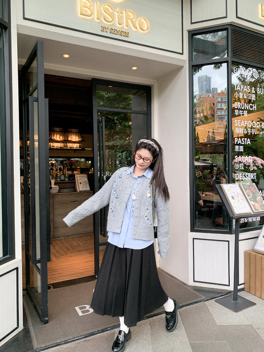 【269元任选2件】现货！成本巨贵，拍下包赚！绣花系扣毛衣开衫 商品图7