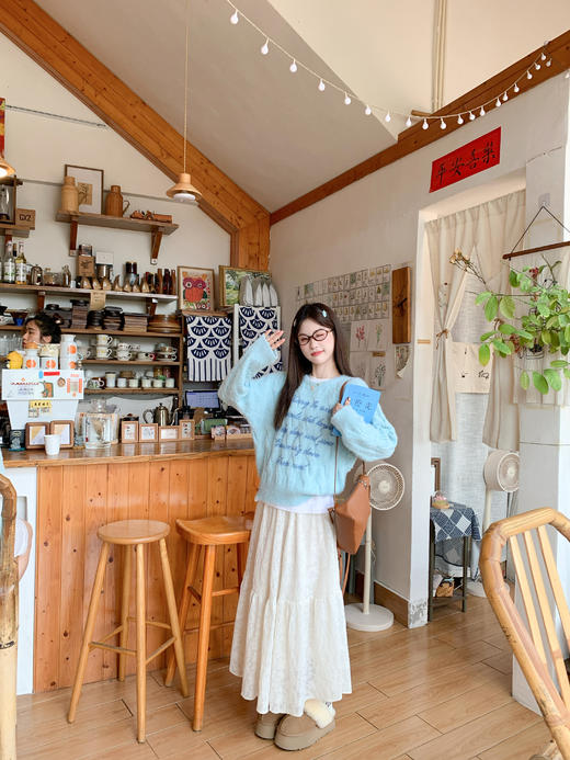 【169元任选2件】现货！蓝色字母圆领毛衣 商品图10