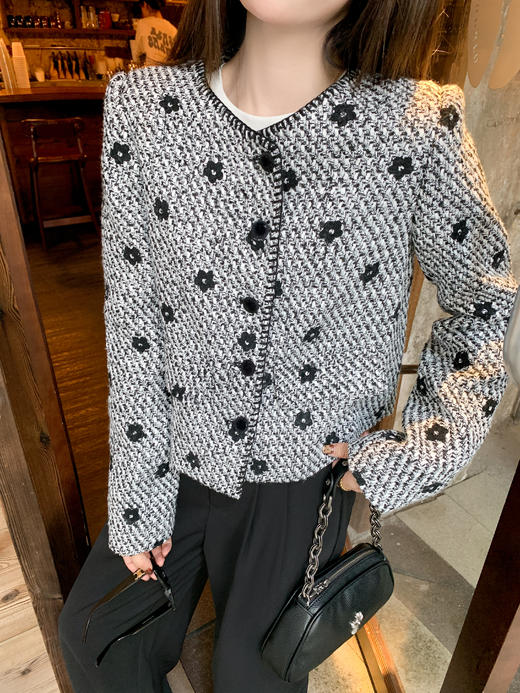 【269元任选2件】现货！成本巨贵，拍下包赚！黑色绣花小香风外套 商品图13