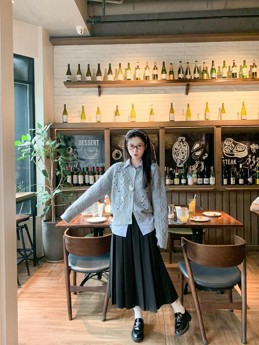 【269元任选2件】现货！成本巨贵，拍下包赚！绣花系扣毛衣开衫 商品图5