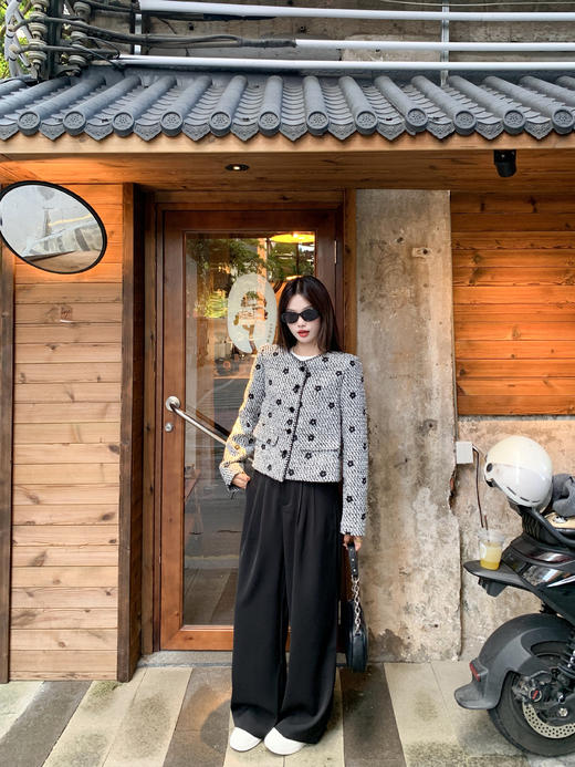 【269元任选2件】现货！成本巨贵，拍下包赚！黑色绣花小香风外套 商品图6