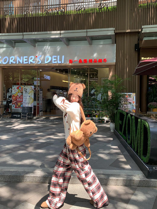 【179元任选2件】现货！ 燕麦色红色花朵扣子毛衣开衫 or 红格裤子 商品图9