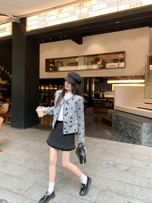 【269元任选2件】现货！成本巨贵，拍下包赚！黑色绣花小香风外套 商品图5