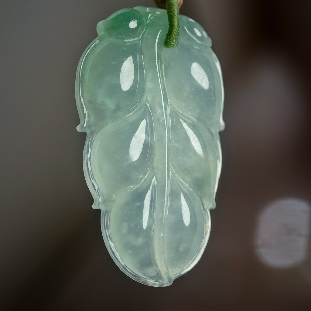 冰种翡翠树叶项坠
