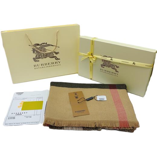 Burberry博柏利，威尔士格纹围巾-披肩，意大利精制的轻盈围巾，选用格纹羊绒面料制成 商品图0