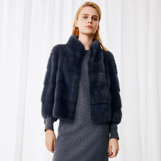 EITIE爱特爱冬季新款立领保暖奢华短款显瘦皮草外套8093714 商品图3