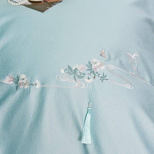 多喜爱 50S全棉色织银丝提花四件套 秋日麦田/暮云笺hl【50S银丝提花】 【全棉材质】【浮雕肌理】【精美刺绣】轻奢礼箱 柔润丝光 质感柔滑 莹亮光泽 花型立体 商品图11