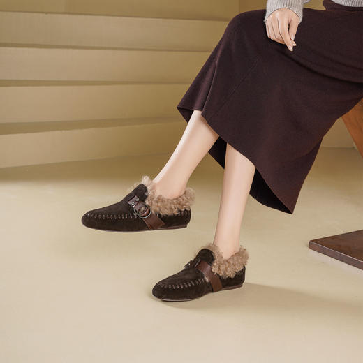 Westory2025年冬季牛绒面平底鞋口卷羊毛内里加绒休闲保暖毛毛单鞋W25DM86381 商品图1