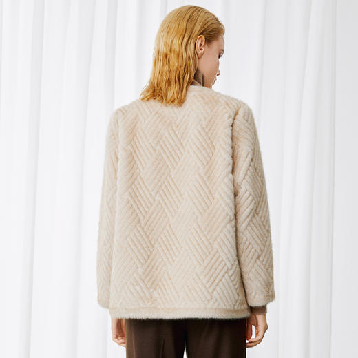 EITIE爱特爱法式优雅双排扣V领气质皮草短外套冬新款8093708 商品图4