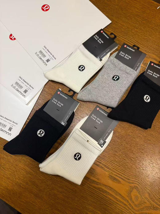 原单正品 lulu袜一包5双装lululemon 均码40-46，一包五双固定配色
原价496 商品图1