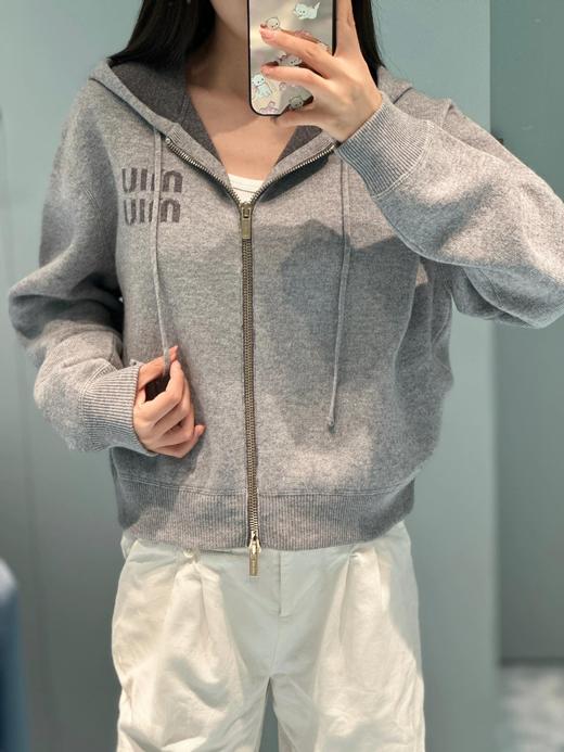 缪缪·25FW秋冬新款 双拉链字母提花连帽针织羊绒开衫(DQJ) 商品图7