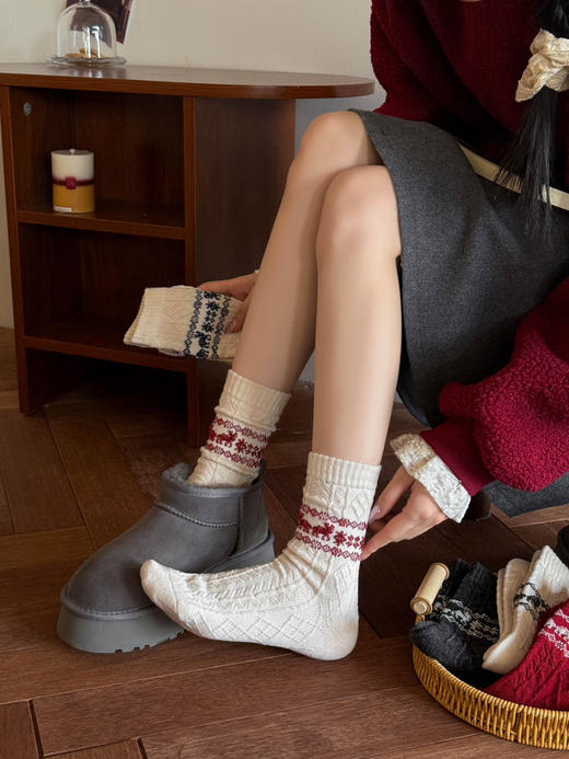 4双装！暖芙芙羊毛袜女袜 费尔岛圣诞复古雪花麋鹿元素 秋冬加厚保暖柔软羊毛中筒袜 商品图1