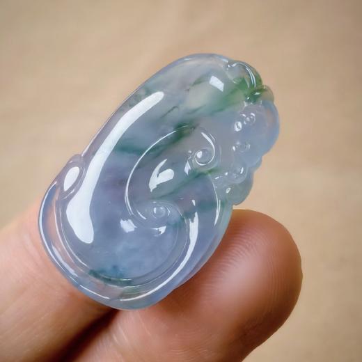 冰紫底翡翠飘花如意项坠 商品图0