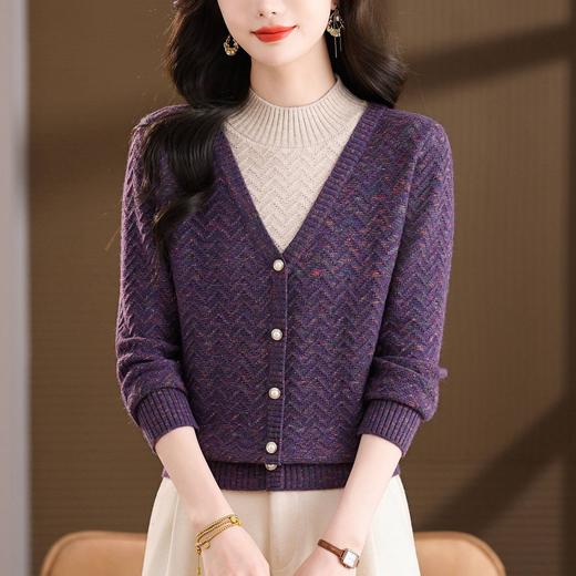 CC2025秋冬新款假两件V领针织衫女酒红色菱格纹高级感短款通勤毛衣 商品图0