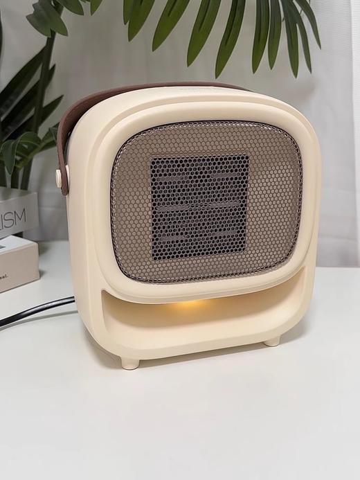 😎🌟新品上新：【卡蛙氛围桌面暖风机】满满的氛围感~💥温暖你的每个日常——快速制热，温暖不等待😎 🟠 机身阻燃材质，阻燃隔热又防烫 商品图3