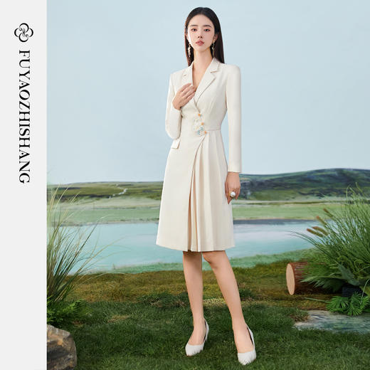 FUYAO扶摇 新中式西装连衣裙2025年秋季新款刺绣裙子国风盘扣女裙 商品图3