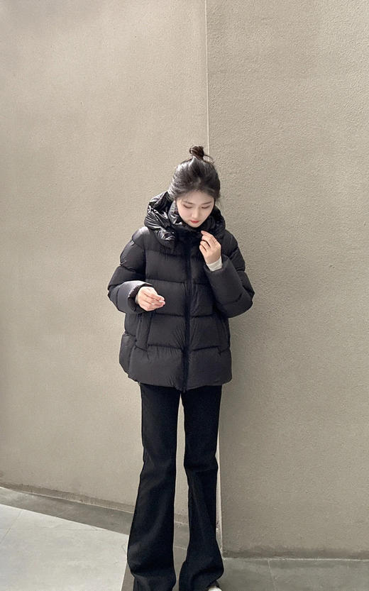 J**Y同款宽松连帽羽绒面包服 “行走小暖炉”连帽羽绒服 简洁实穿短款 轻盈舒适 蓬松温暖 90白鸭绒填充 小巧轻便 不显沉闷臃肿 商品图7